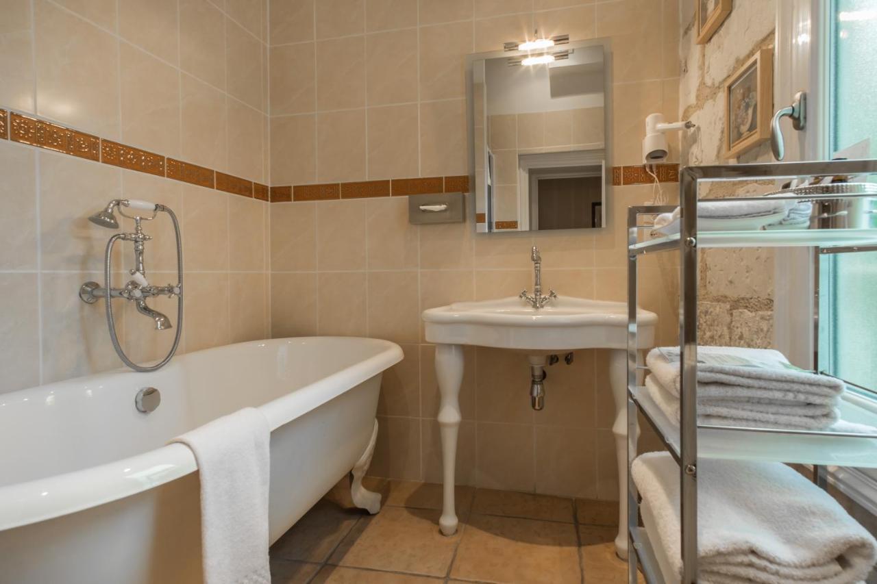 Le Pavillon Des Lys - Particulier 4*