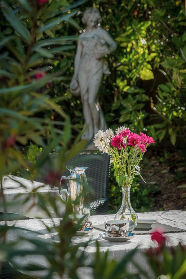 Le Pavillon Des Lys - Particulier Hotel 4*